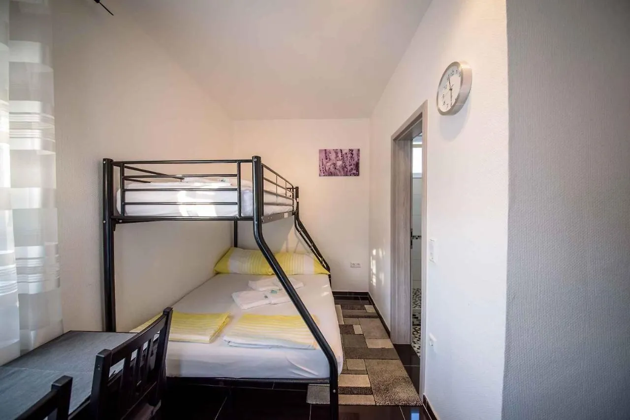 Studio In Starigrad-Paklenica 36666 公寓